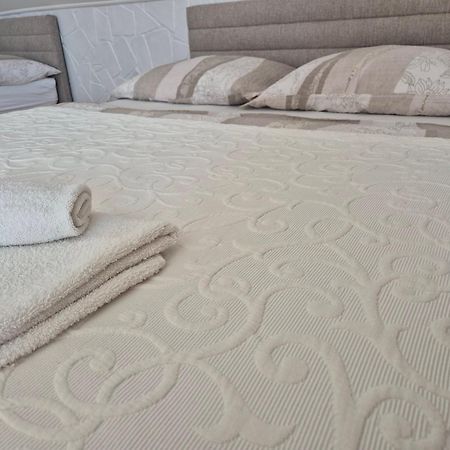 Sarreti Apartmanhaz بالاتونفوريد المظهر الخارجي الصورة