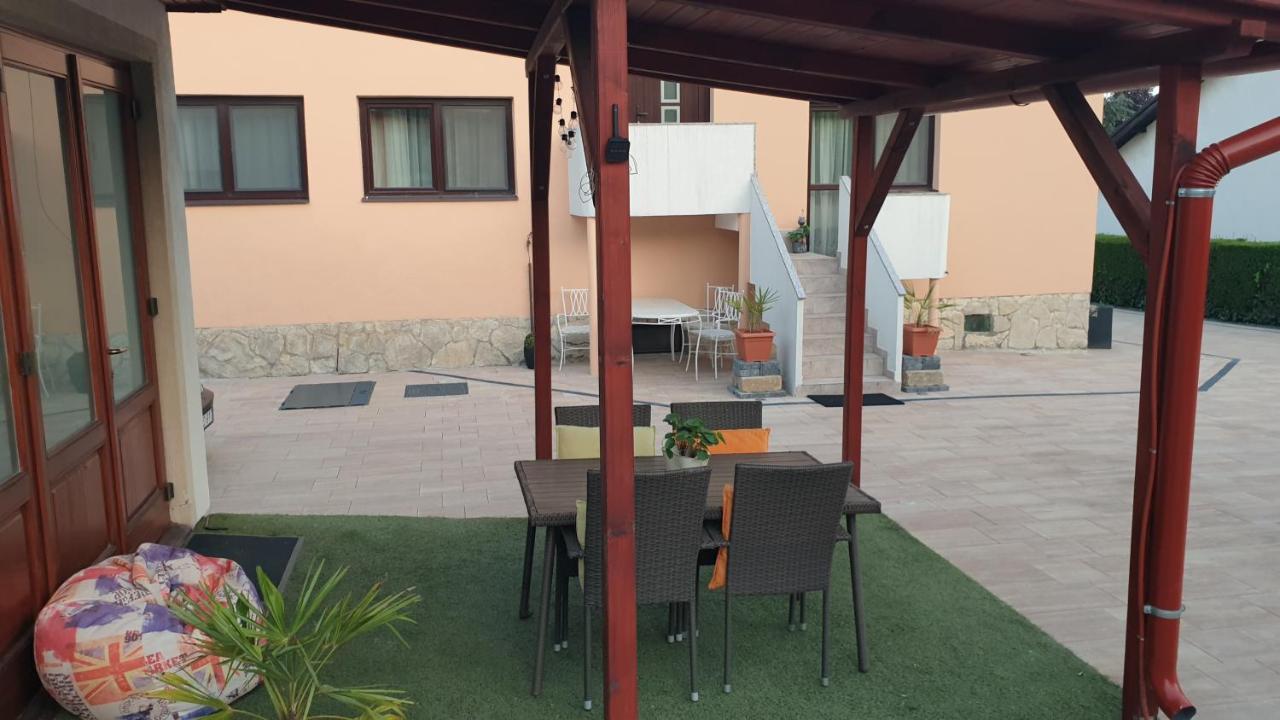 Sarreti Apartmanhaz بالاتونفوريد المظهر الخارجي الصورة