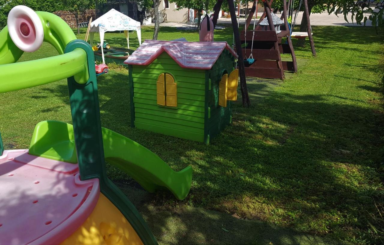Sarreti Apartmanhaz بالاتونفوريد المظهر الخارجي الصورة