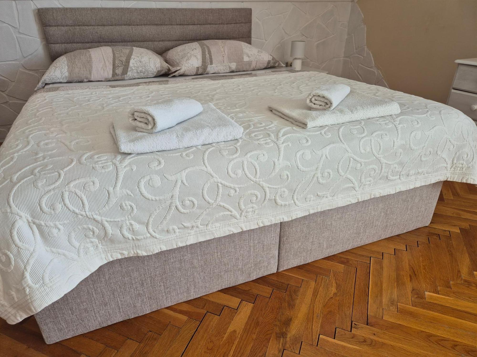 Sarreti Apartmanhaz بالاتونفوريد المظهر الخارجي الصورة